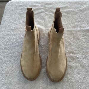 Women’s Lug Sole Platform Ankle Boot - Combat Chelsea Booties - Size 8